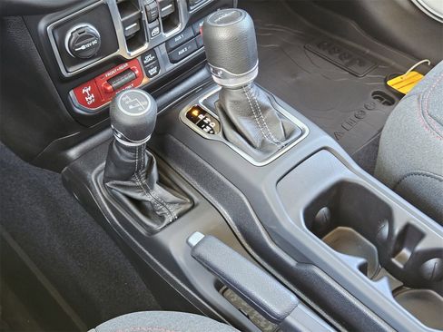 New 2025 Jeep Gladiator Rubicon w/ Convenience Group image 21