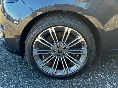 New 2025 Land Rover Range Rover SE image 4