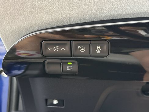 Used 2018 Toyota Prius Four Touring w/ Premium Convenience Package FWD image 21