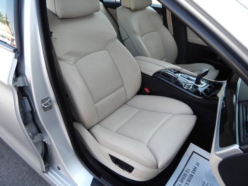 Used 2012 BMW 550i xDrive Sedan image 37