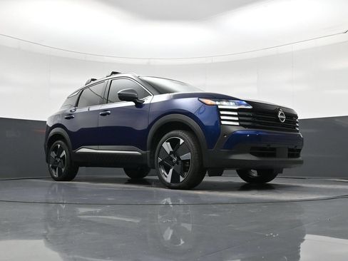 Certified 2025 Nissan Kicks SR FWD image 19