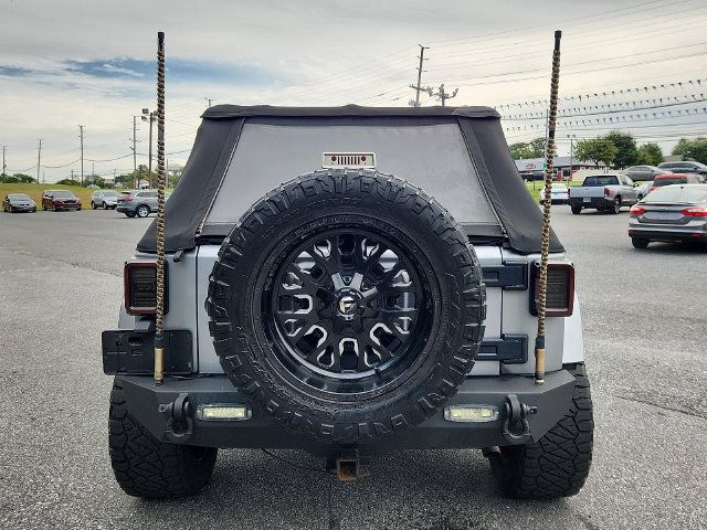 Used 2014 Jeep Wrangler Unlimited Sahara w/ Connectivity Group AWD/4WD image 5