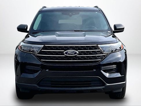 Used 2023 Ford Explorer XLT AWD/4WD image 4
