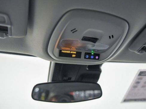 Used 2025 Chevrolet Trax LT w/ LT Convenience Package image 28