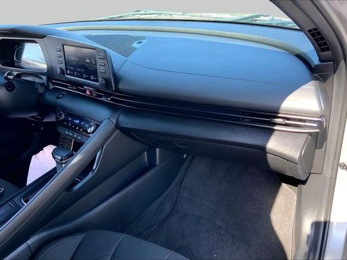 Used 2025 Hyundai Elantra Sport FWD image 16