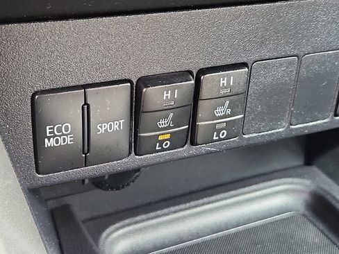 Used 2018 Toyota RAV4 XLE AWD/4WD image 19