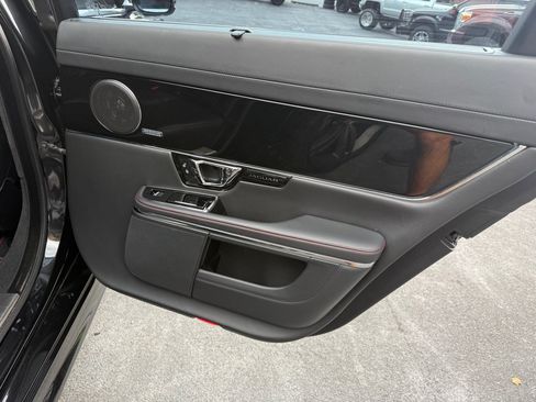 Used 2014 Jaguar XJ R LWB RWD image 60