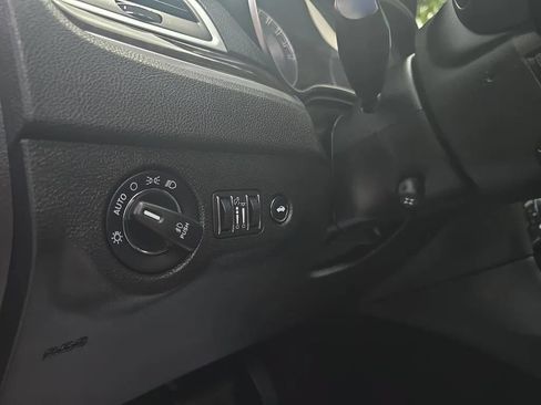 Used 2020 Chrysler 300 Limited RWD image 20