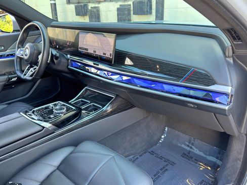 Used 2023 BMW 740i w/ Parking Assistance Package RWD image 15