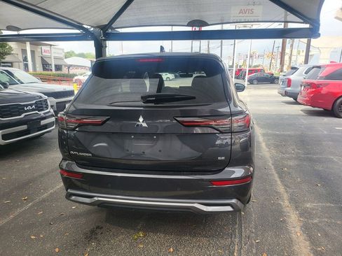 Used 2025 Mitsubishi Outlander SE image 13