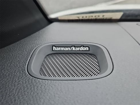 New 2025 Volkswagen ID. Buzz 1st Edition image 12