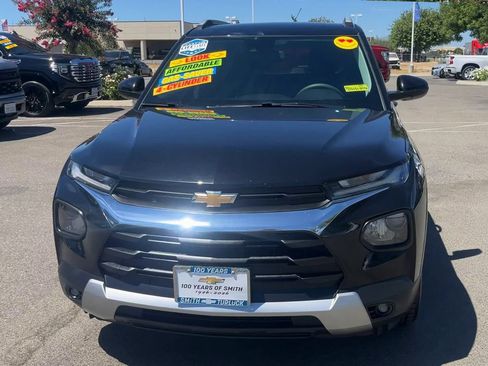Used 2023 Chevrolet TrailBlazer LT FWD image 2