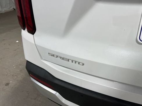 Used 2024 Kia Sorento S w/ Panoramic Sunroof Package FWD image 16