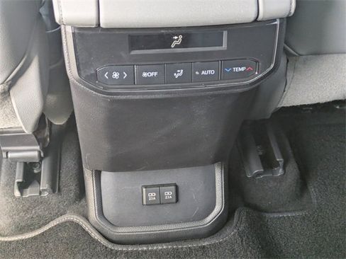 Used 2021 Toyota Highlander XLE image 15