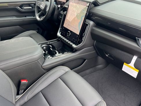 New 2026 GMC Yukon Elevation image 14