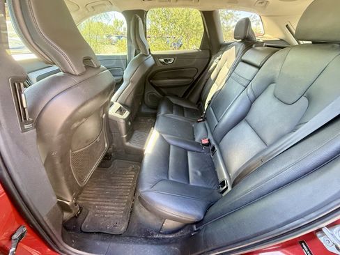 Used 2019 Volvo XC60 T8 Inscription w/ Advanced Package image 12