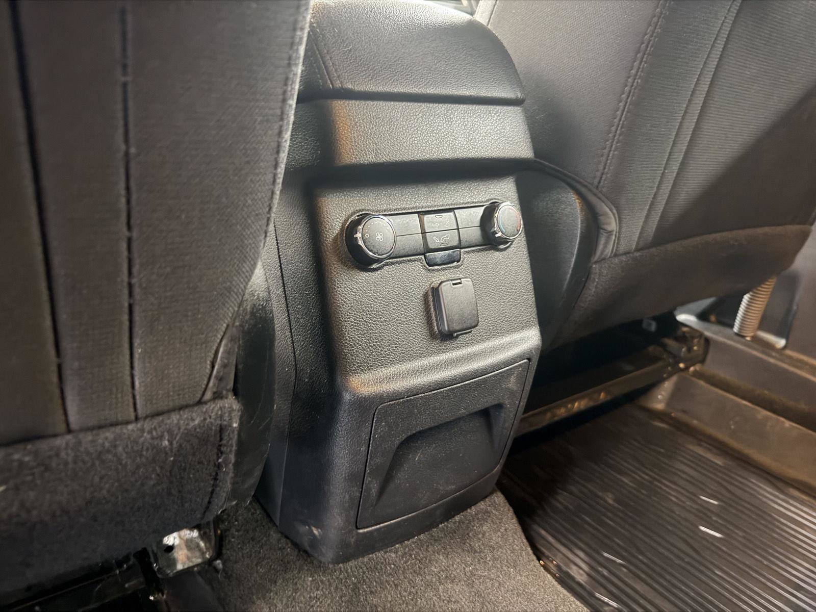 Used 2018 Ford Explorer XLT FWD image 18