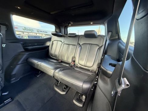 Certified 2025 Jeep Wagoneer Series III w/ Premium Group I image 10