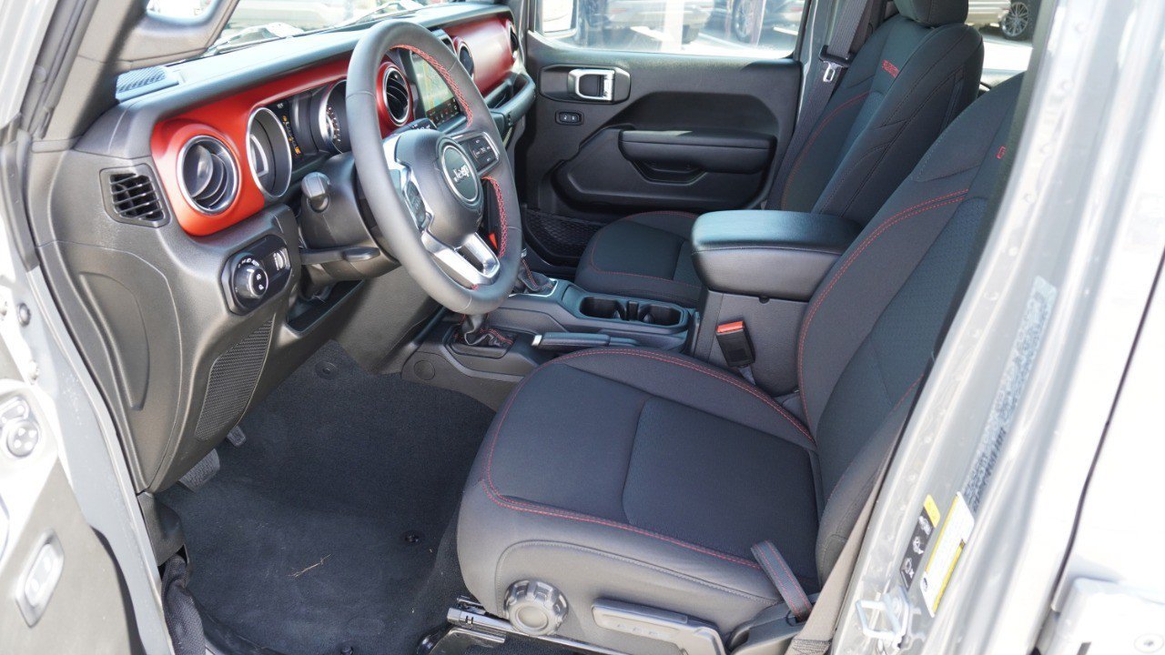 Used 2023 Jeep Gladiator Rubicon w/ Cold Weather Group AWD/4WD image 15