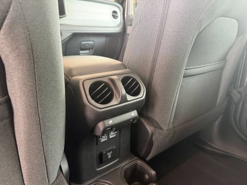 Used 2025 Jeep Wrangler Unlimited Sahara AWD/4WD image 22