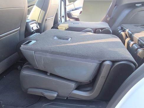 Used 2023 GMC Acadia SLT image 19