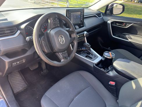 Used 2021 Toyota RAV4 LE image 17