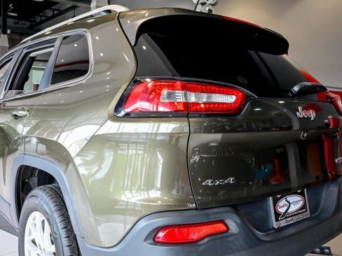 Used 2015 Jeep Cherokee Latitude AWD/4WD image 12