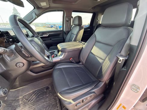 Used 2025 Chevrolet Silverado 1500 LTZ w/ LTZ Premium Package image 9