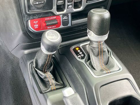 Used 2021 Jeep Gladiator Mojave w/ Safety Group AWD/4WD image 16