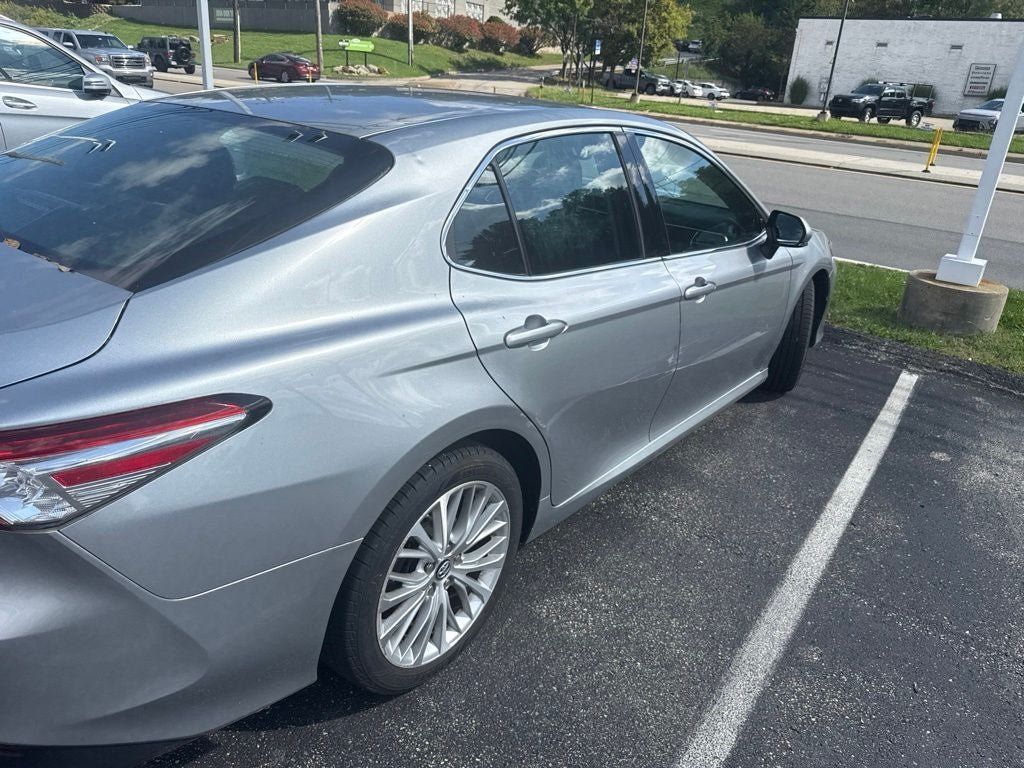 Used 2018 Toyota Camry XLE FWD image 7