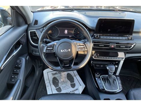 Used 2022 Kia Seltos SX w/ Sunroof Package image 16