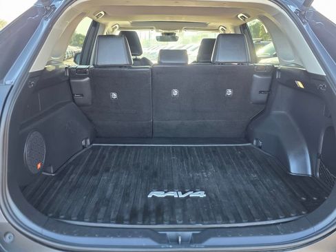 Used 2022 Toyota RAV4 Limited FWD image 11