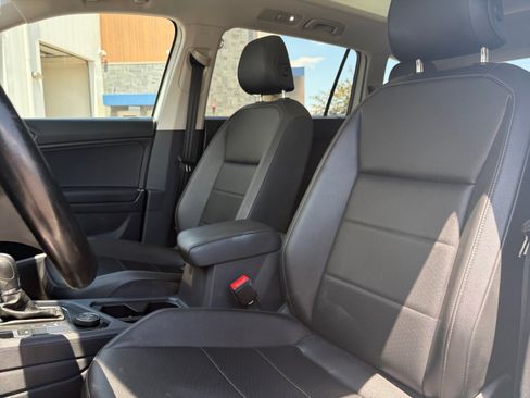 Used 2019 Volkswagen Tiguan SE AWD/4WD image 14
