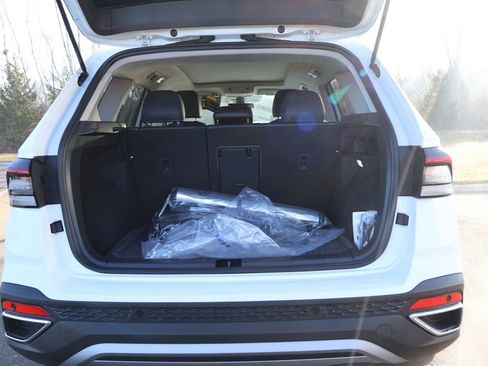 New 2026 Volkswagen Taos SEL image 21