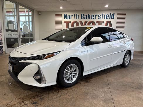 Certified 2020 Toyota Prius Prime Limited FWD image 1