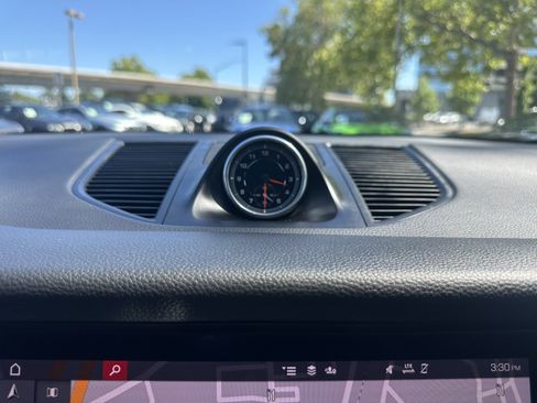 Used 2020 Porsche Macan AWD/4WD image 26