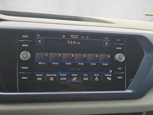 Used 2023 Volkswagen Taos SE w/ Panoramic Sunroof Package FWD image 15