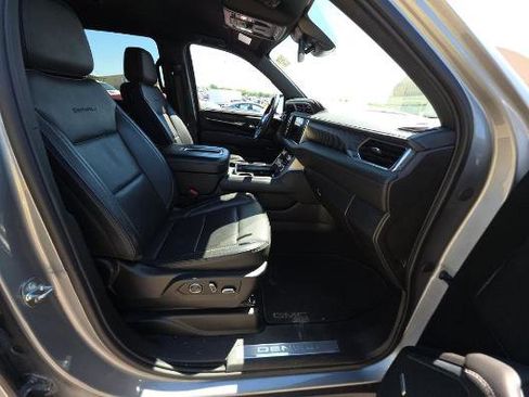 Used 2024 GMC Yukon XL Denali image 17