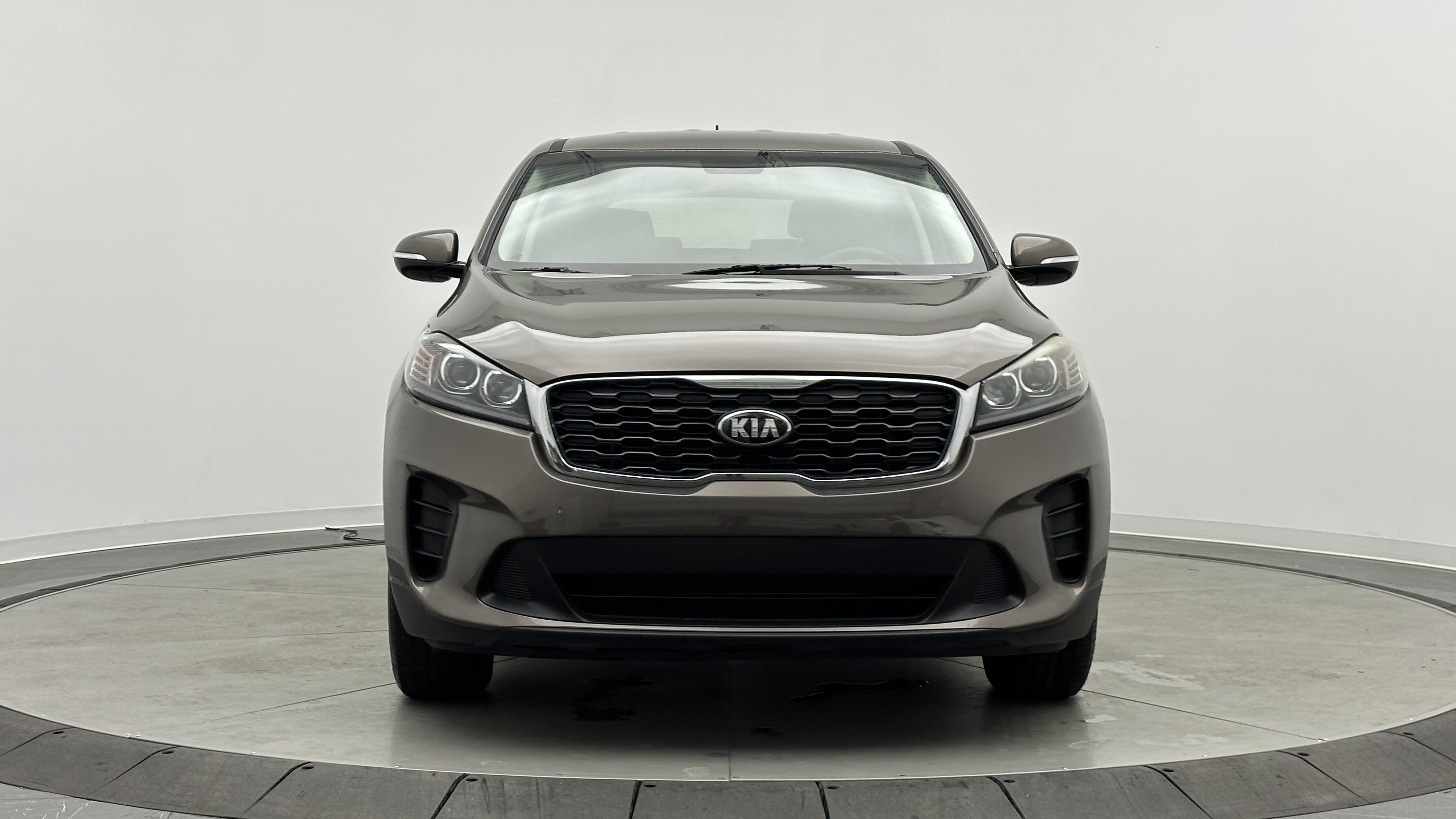 Used 2019 Kia Sorento FWD image 2