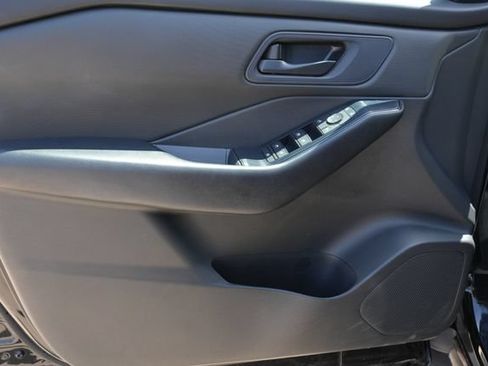 Used 2024 Nissan Rogue S FWD image 12