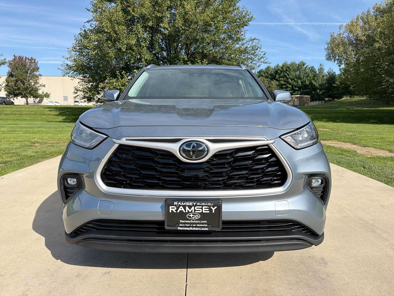 Used 2020 Toyota Highlander XLE AWD/4WD image 9