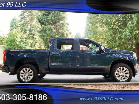 Used 2022 Chevrolet Silverado 1500 Custom w/ Safety Confidence Package AWD/4WD image 8
