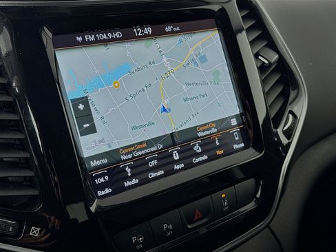 Used 2019 Jeep Cherokee Overland w/ Technology Group AWD/4WD image 13