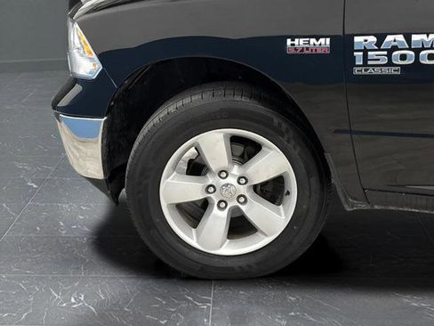 Used 2022 RAM 1500 Classic SLT image 33