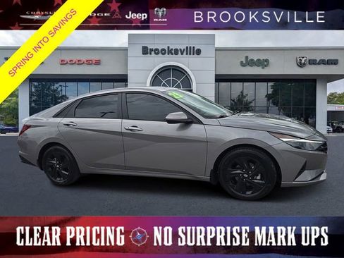 Used 2023 Hyundai Elantra SEL image 1