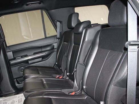Used 2020 Ford Expedition XLT w/ Equipment Group 202A AWD/4WD image 17