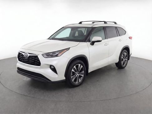 Used 2022 Toyota Highlander XLE image 8