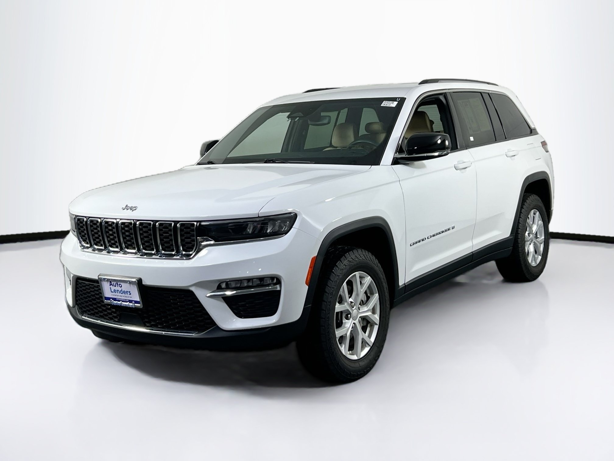 Used 2023 Jeep Grand Cherokee Limited AWD/4WD image 1