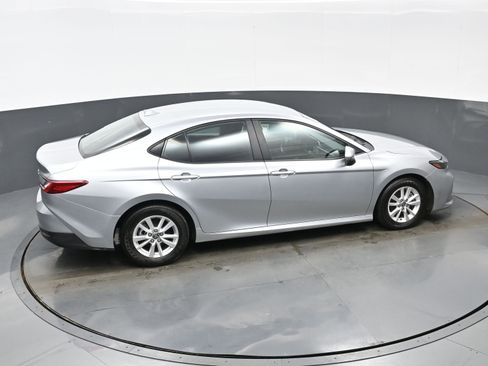 Used 2025 Toyota Camry LE image 39