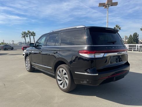 Used 2024 Lincoln Navigator Reserve image 4